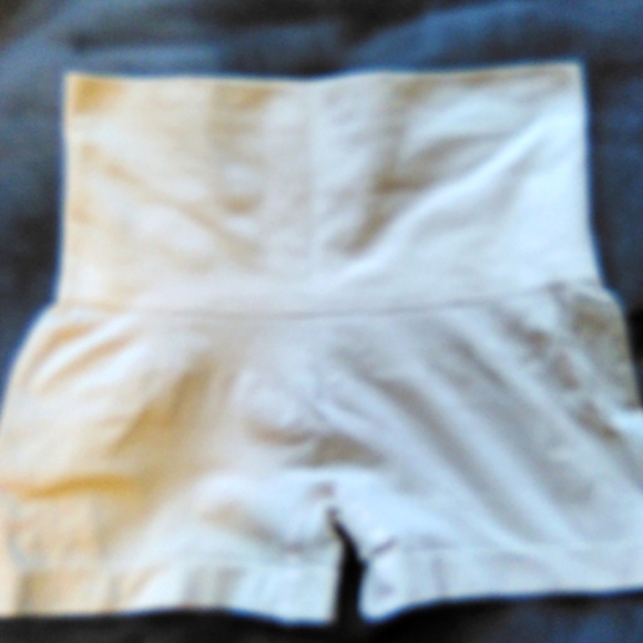 NEW Empetua High Rise Shapewear Shorts with Tummy Control - Picture 1 of 1